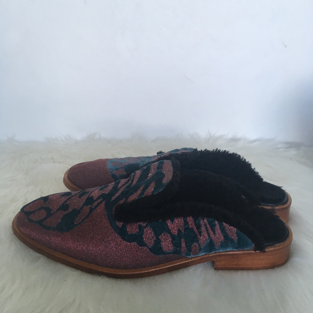 COPY - Free People Butterfly Effect Slides / Size 40 / 10